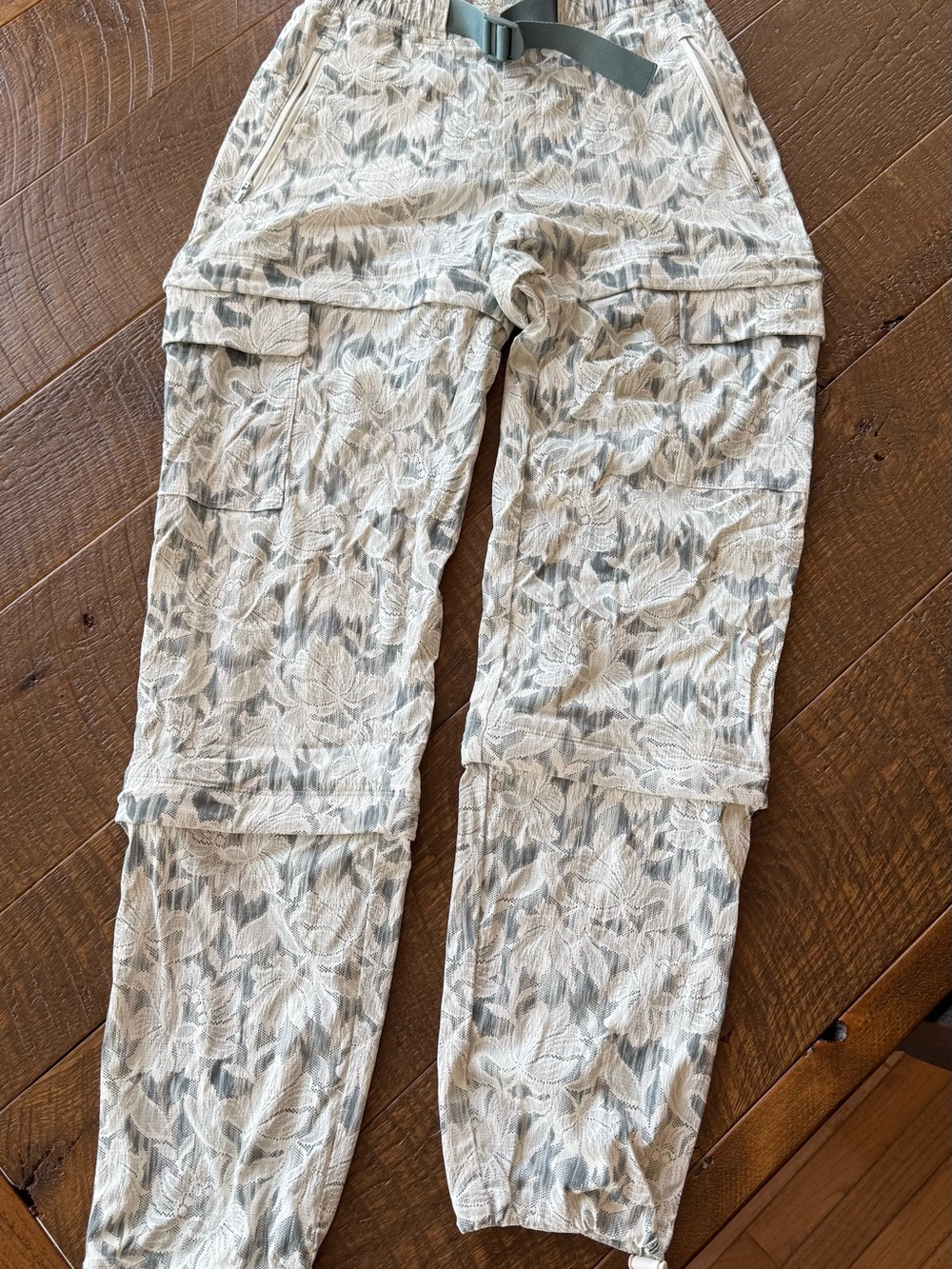 Athleta Cream and Floral Elastic Waist Trekkie Convertible Hike Pants